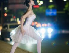 开云体育-罗德里戈攻防两端统治赛场，加拿大战术奇兵压制巴西