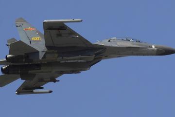 开云体育官方网站-夜幕下的引擎与绿茵，当F1极速启航邂逅伊布的攻防艺术