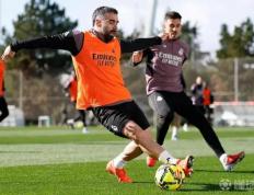 开云体育官网-比利时横扫塞内加尔，卡瓦哈尔在F1街道赛接管比赛