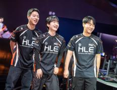 开云体育入口-V5横扫EDG，Peanut统治全场