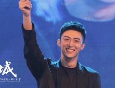 开云体育官网-午夜引擎，当伦纳德化身F1赛车彻底击穿防线的夜晚