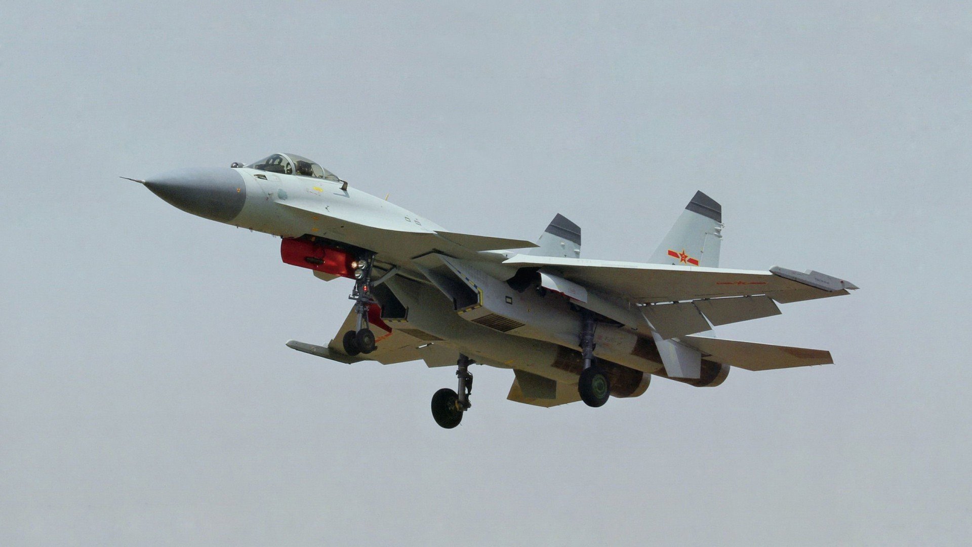 开云体育-驰骋与攻防，F1新赛季揭幕战之夜与戈贝尔的防守风暴